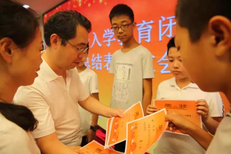 同学们,新学年的校园生活,你准备好了吗?